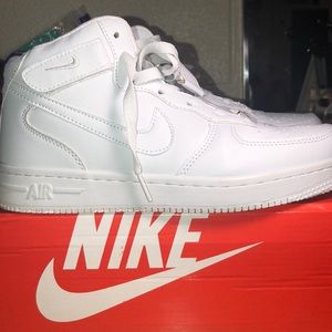 Nike Air Force 1 mid women’s size 7.5 NEW with box